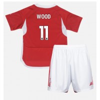 Billiga Nottingham Forest Chris Wood #11 Barnkläder Hemma fotbollskläder till baby 2023-24 Kortärmad (+ Korta byxor)